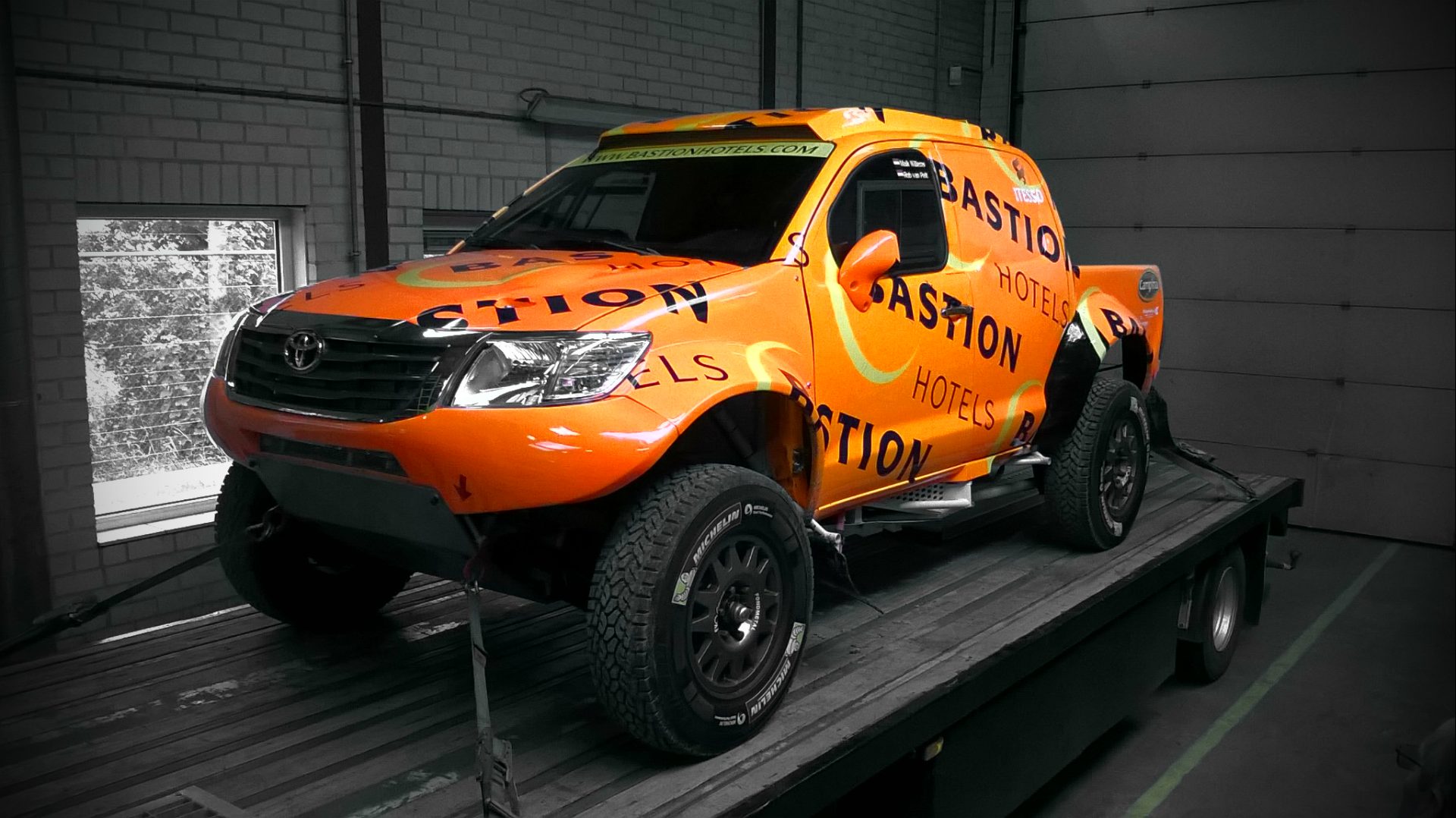 Toyota Hilux V8 - Bastion Hotels Dakar Team